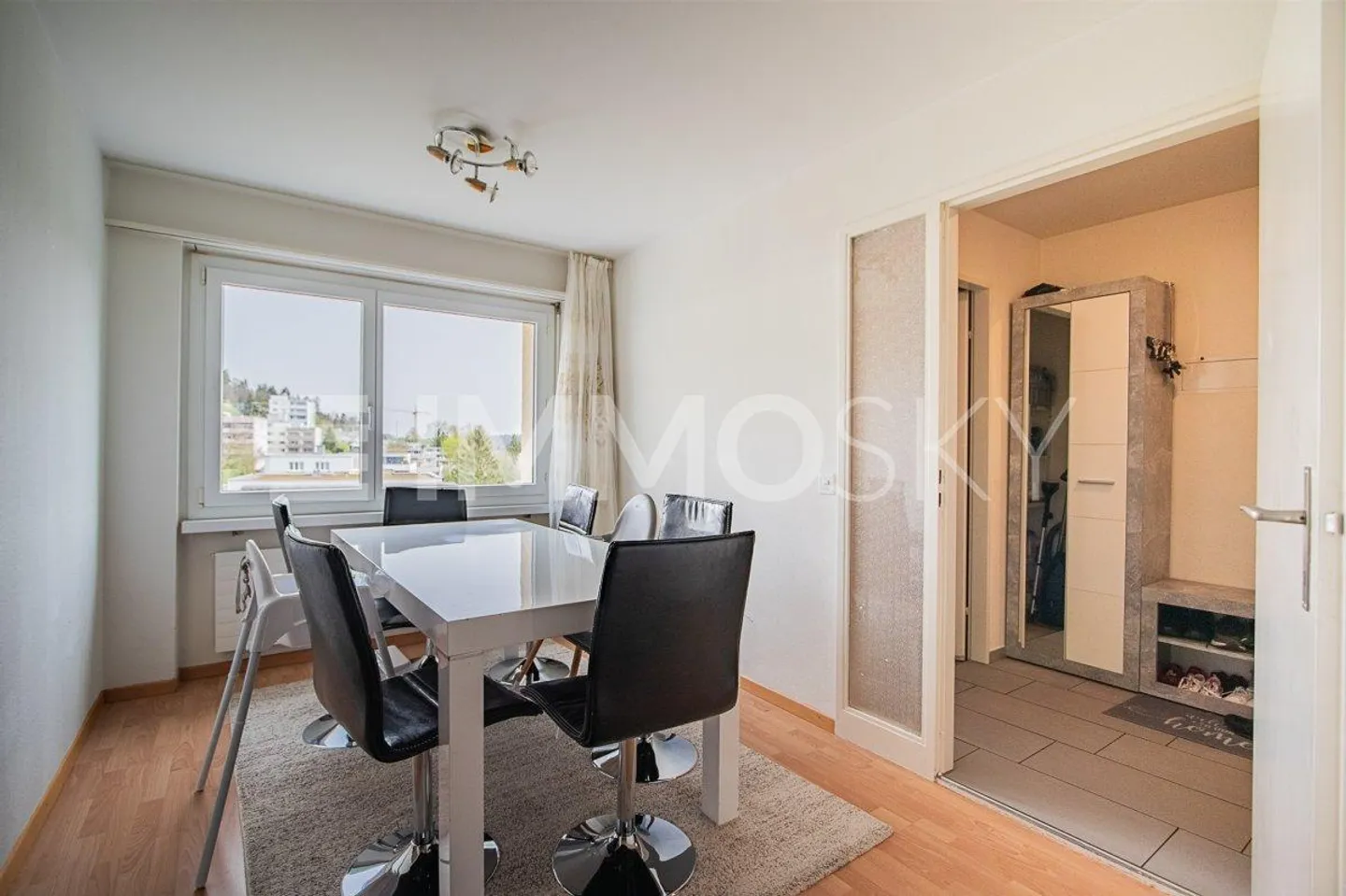 Paradis des navetteurs à la frontière de Zurich - Photo 3 sur 5