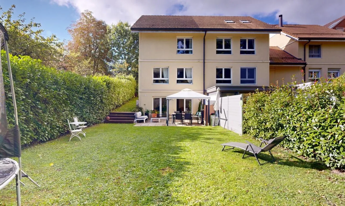 Splendida casa a schiera con vista mozzafiato sulla foresta - Foto 2 di 11