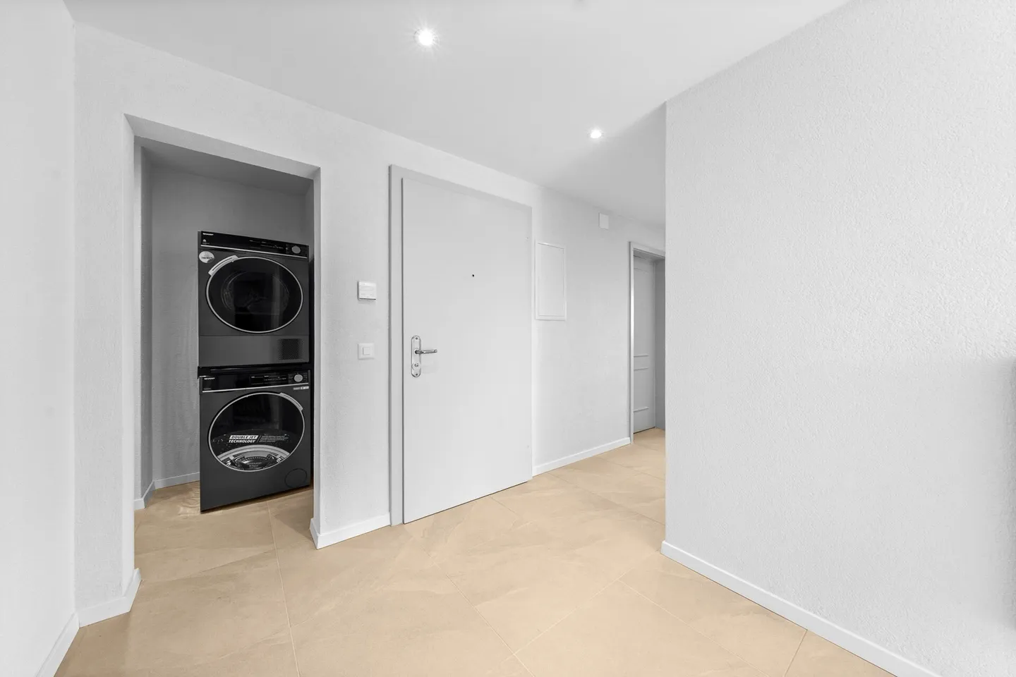 Appartamento attico di 4,5 stanze completamente ristrutturato con grande terrazza e vista panoramica! - Foto 10 di 22