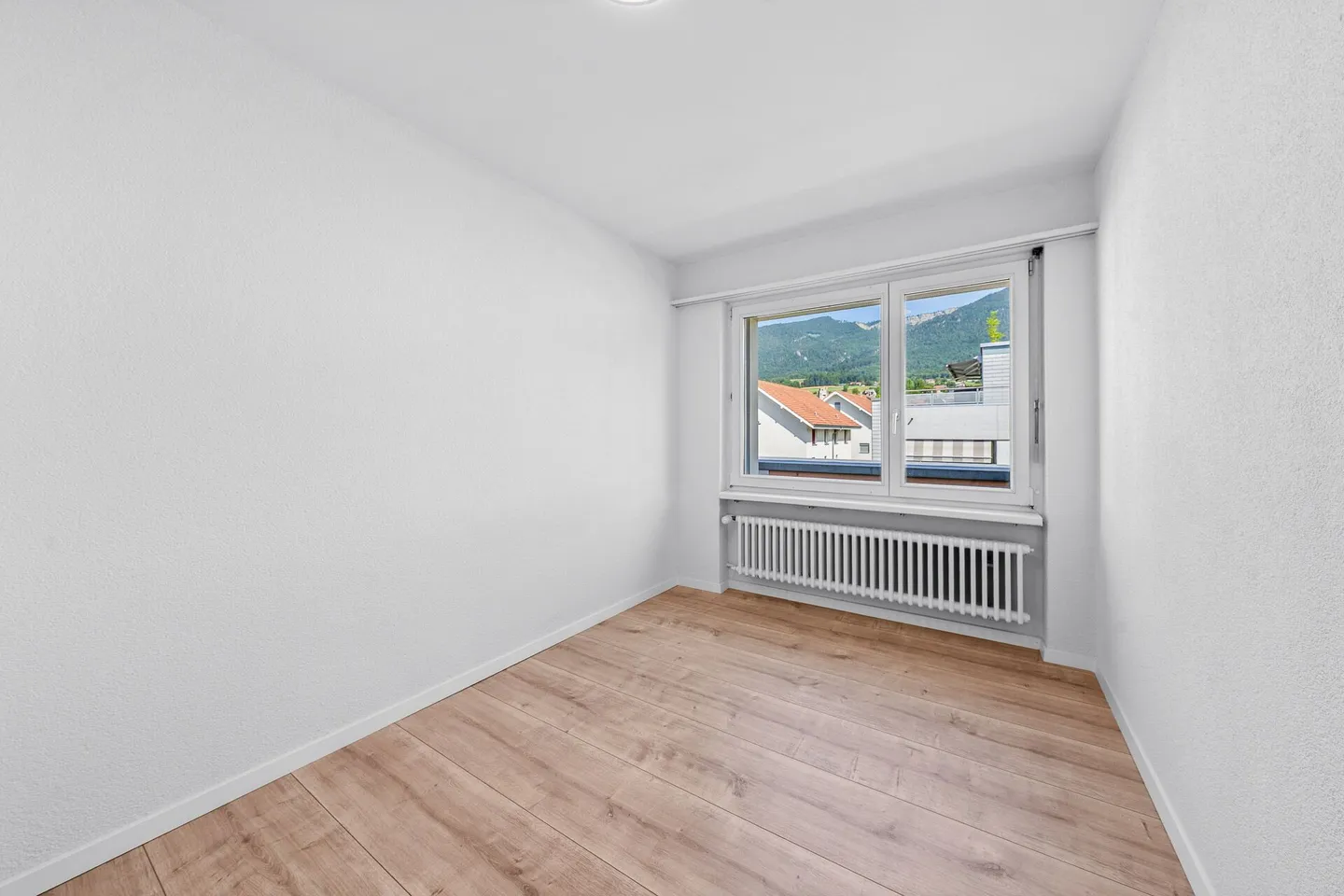 Appartamento attico di 4,5 stanze completamente ristrutturato con grande terrazza e vista panoramica! - Foto 11 di 22