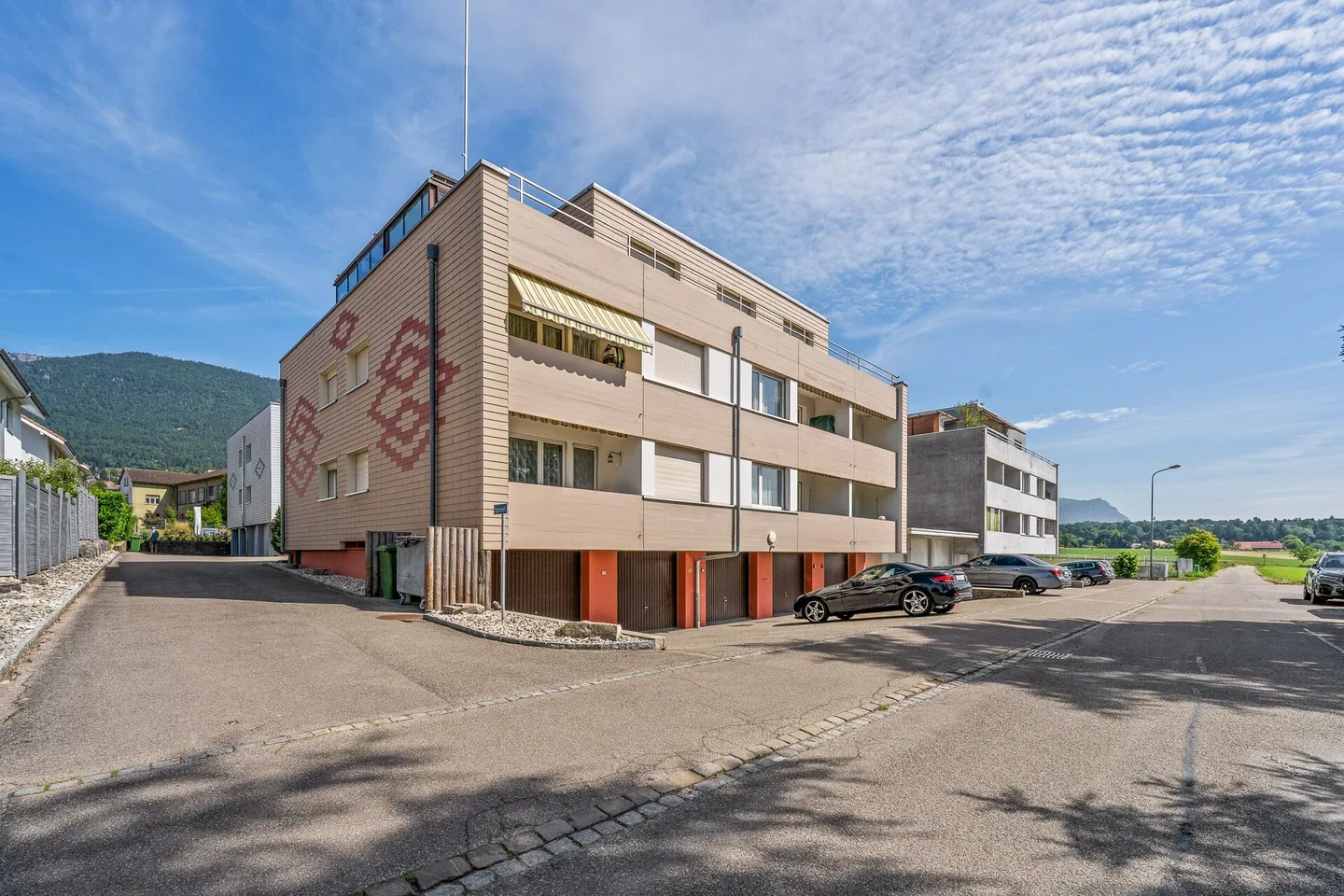 Appartamento attico di 4,5 stanze completamente ristrutturato con grande terrazza e vista panoramica! - Foto 17 di 22
