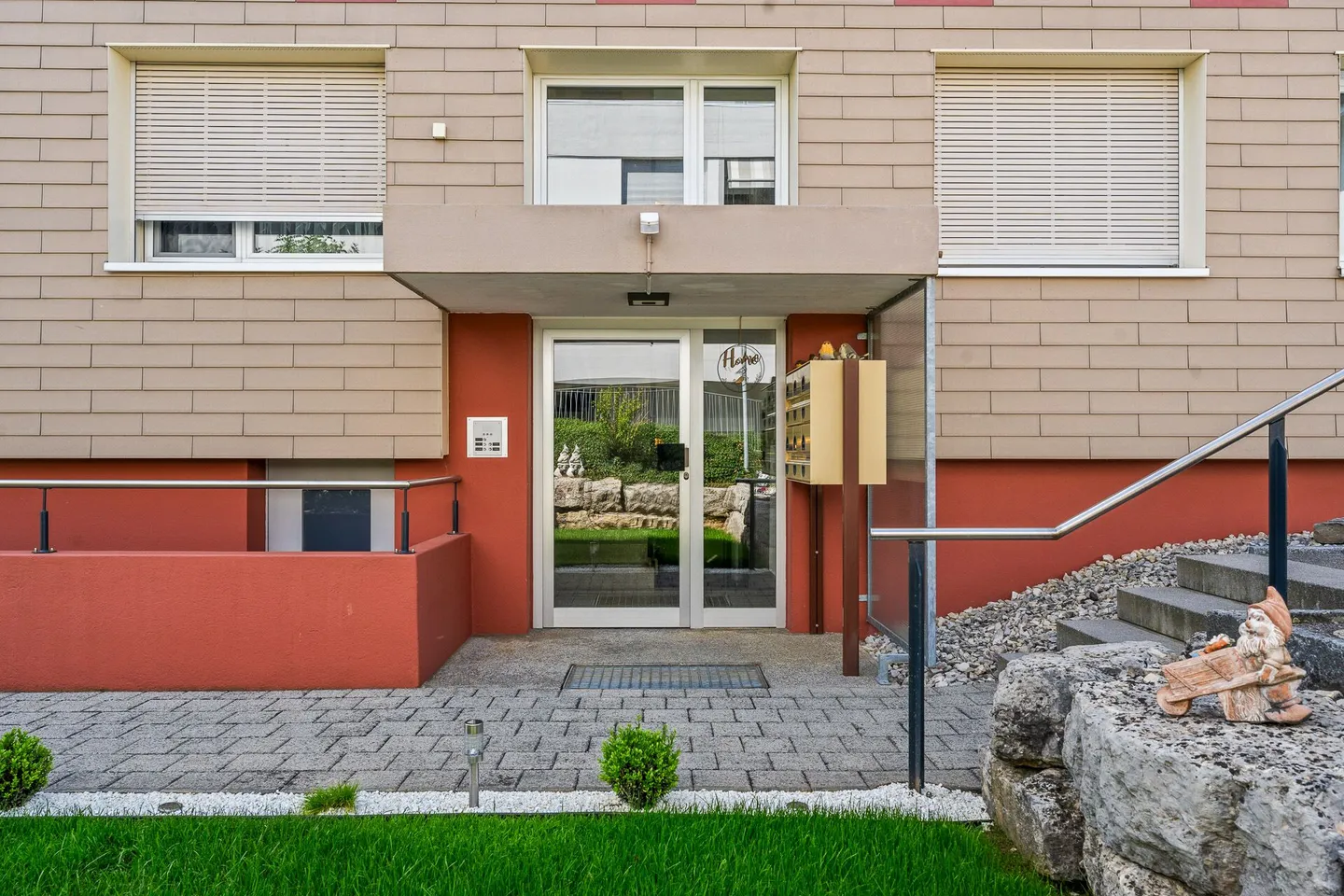 Appartamento attico di 4,5 stanze completamente ristrutturato con grande terrazza e vista panoramica! - Foto 20 di 22