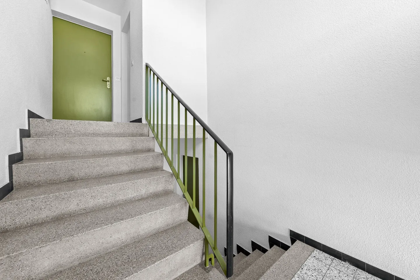 Appartamento attico di 4,5 stanze completamente ristrutturato con grande terrazza e vista panoramica! - Foto 21 di 22