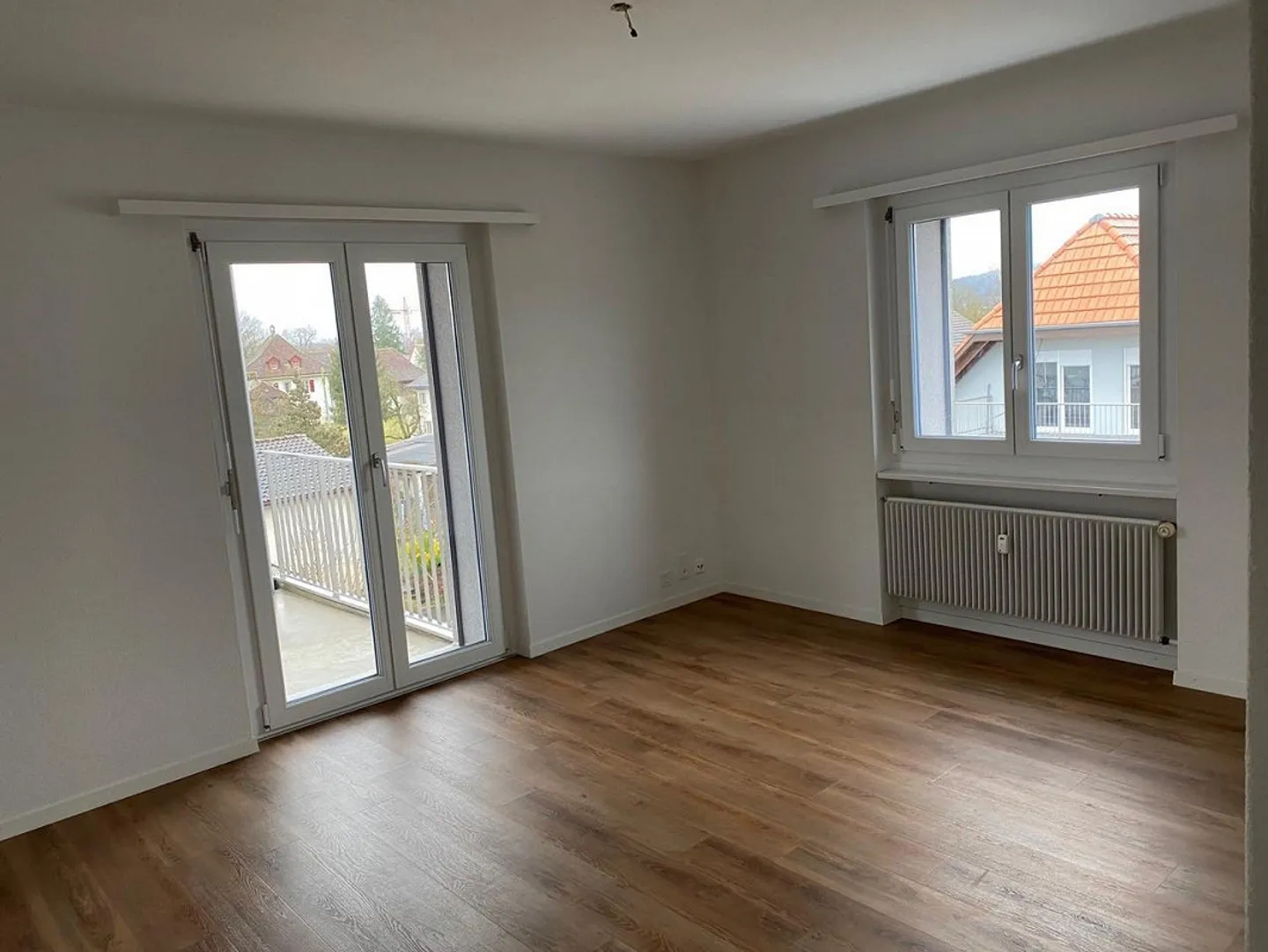 Appartement 3 pièces confortable et bien entretenu avec grand balcon - Photo 3 sur 12