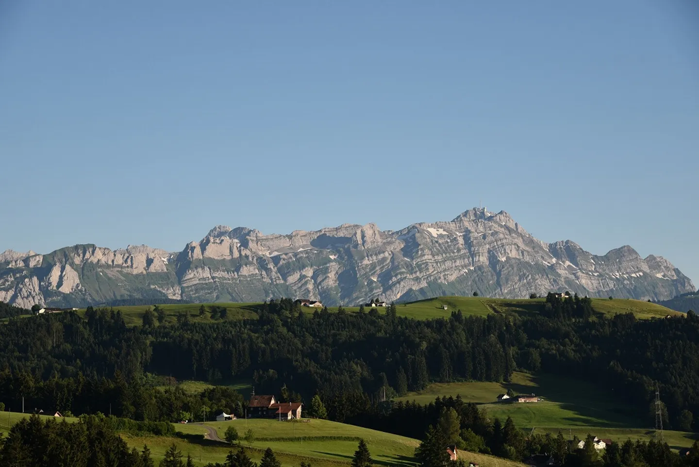 Appartement moderne de 4,5 pièces ensoleillé avec vue imprenable sur l'Alpstein - Photo 2 sur 14