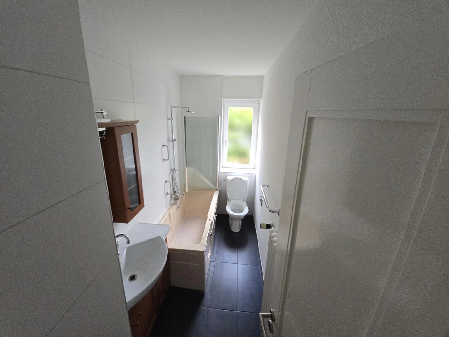 Attractive multi-family house - 6 apartments with Rhine view - Photo 10 of 16