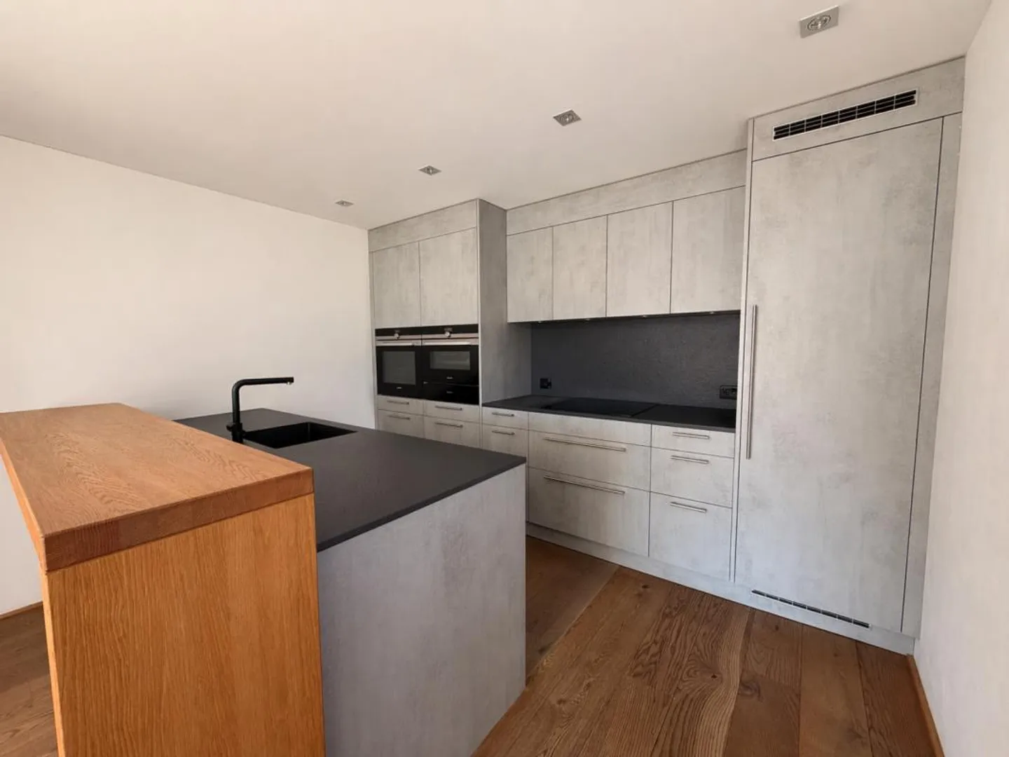 La tradition rencontre la modernité - Maison individuelle de 6,5 pièces avec appartement de 3,5 pièces - Photo 2 sur 13