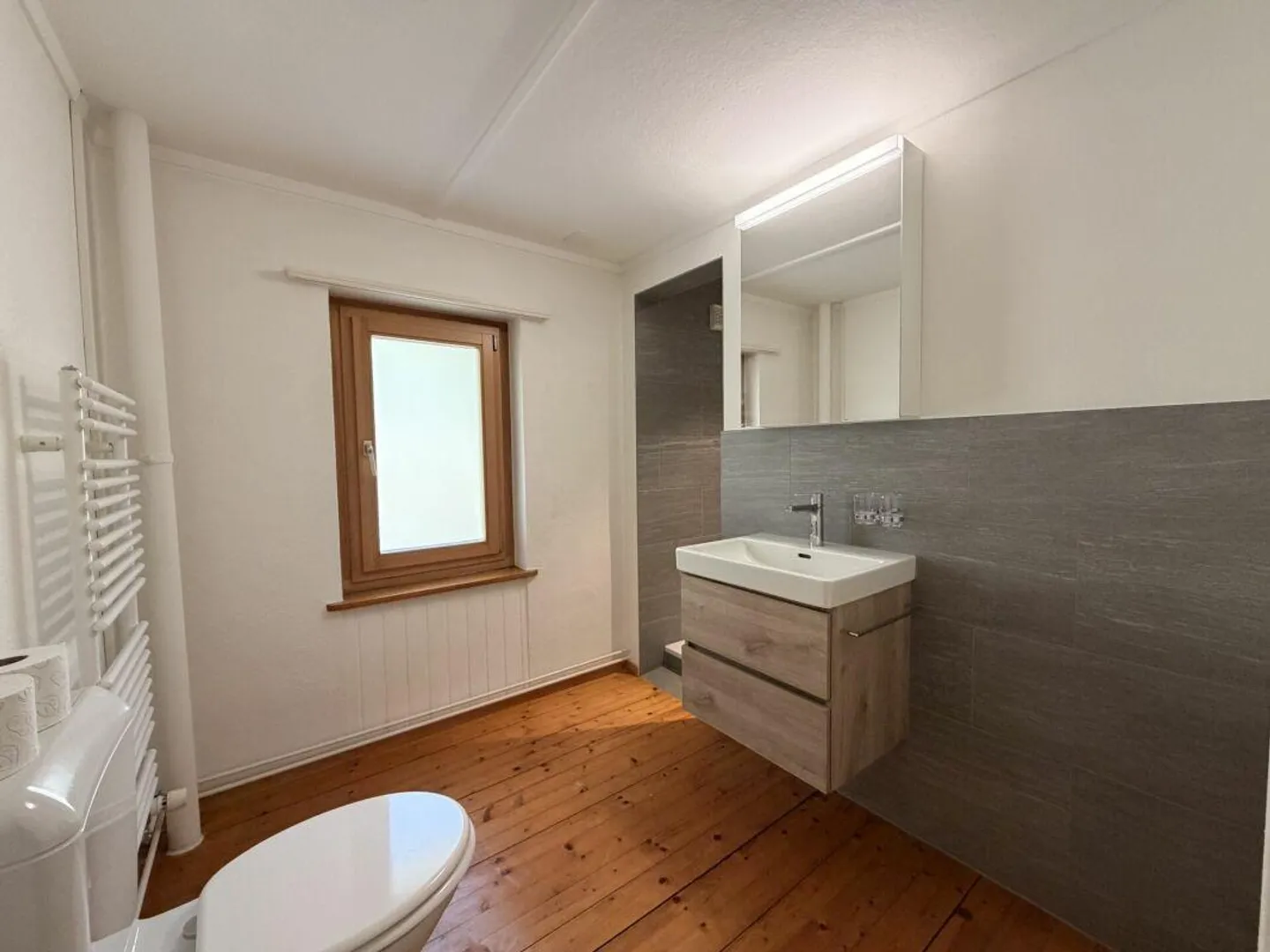 La tradition rencontre la modernité - Maison individuelle de 6,5 pièces avec appartement de 3,5 pièces - Photo 4 sur 13