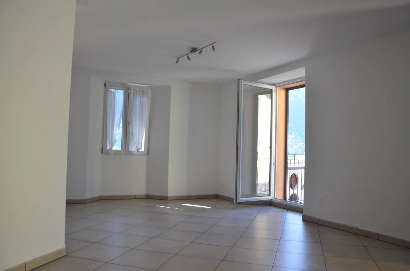 Appartement 3.5 pièces à louer à Grono - Photo 3 sur 11