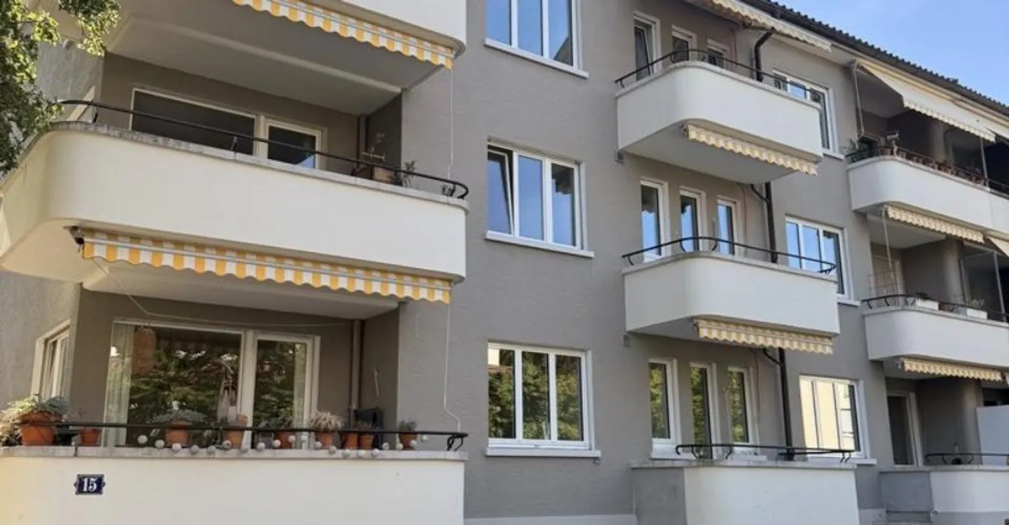 Appartement de 2,5 pièces entièrement rénové avec un standard de construction moderne - Photo 1 sur 8