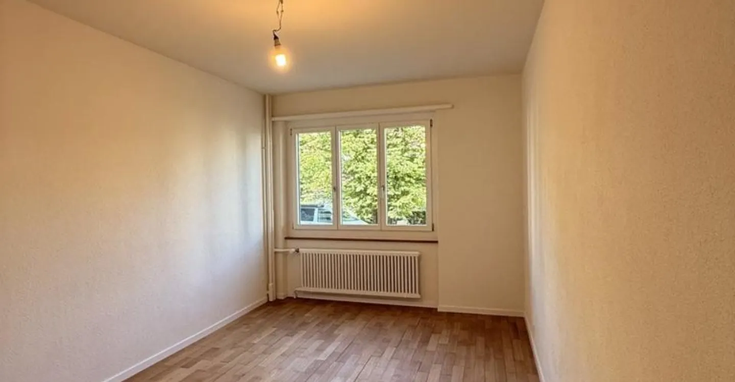 Appartement de 2,5 pièces entièrement rénové avec un standard de construction moderne - Photo 3 sur 8