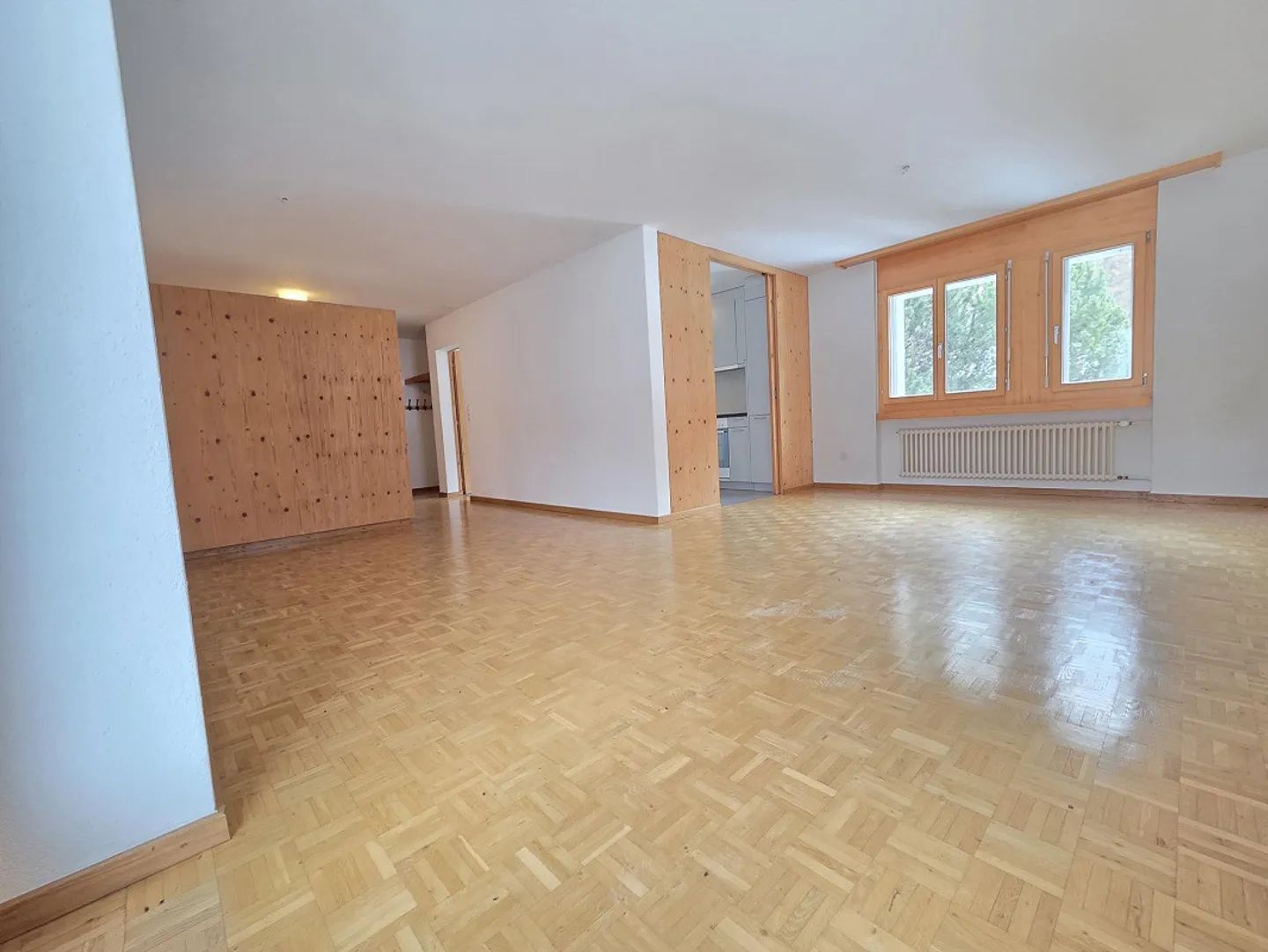 Maison multifamiliale avec espace environnant - Photo 4 sur 14