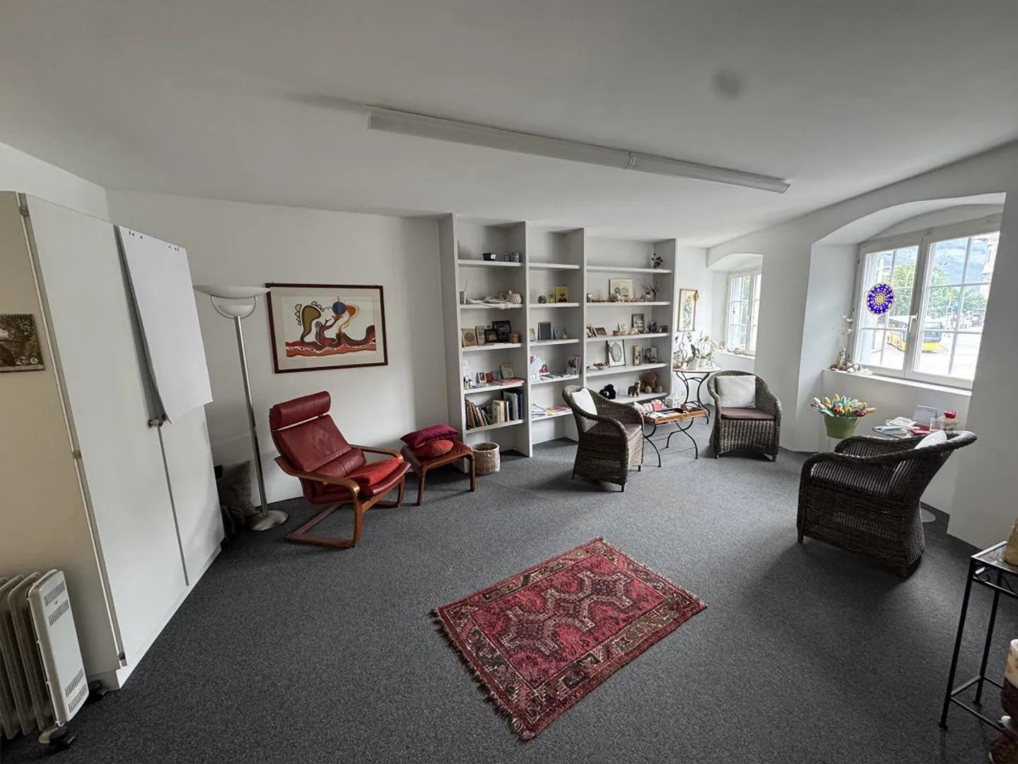 Espace de pratique ou de bureau / Espace de vie au centre de Chur - Photo 2 sur 9