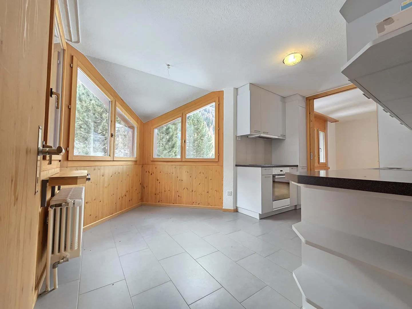 Maison multifamiliale avec espace environnant - Photo 5 sur 14