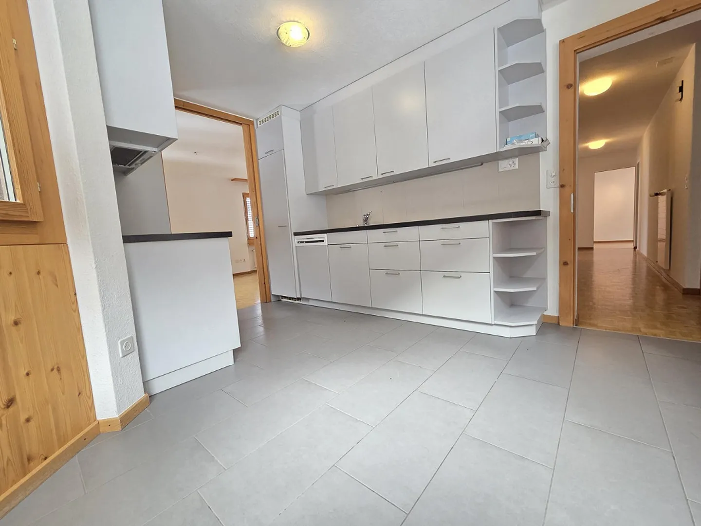 Maison multifamiliale avec espace environnant - Photo 6 sur 14