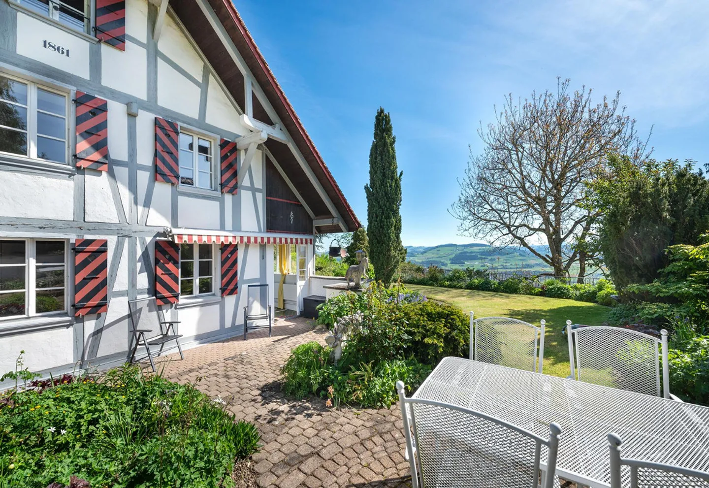 Rieghaus mit grossem Garten an traumhafter Panoramalage - Foto 3 von 13