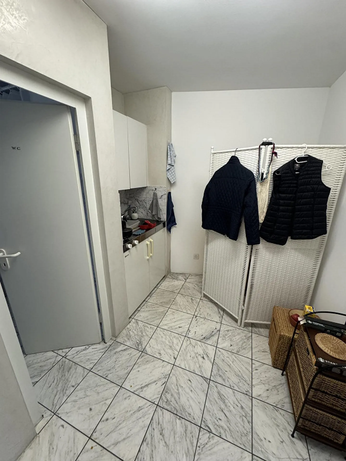 Espace de pratique ou de bureau / Espace de vie au centre de Chur - Photo 8 sur 9