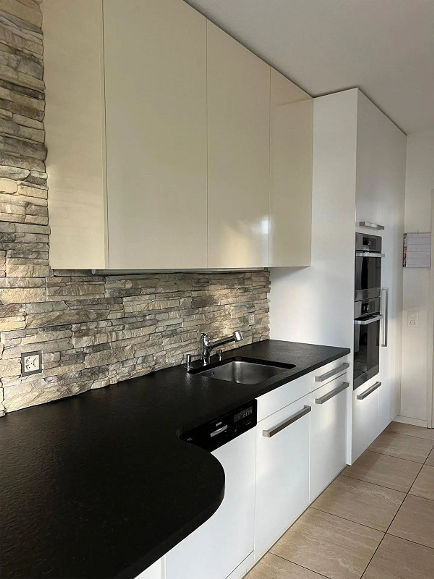 Exclusive 5.5-Room Atrium Apartment in Uzwil - Photo 2 of 8