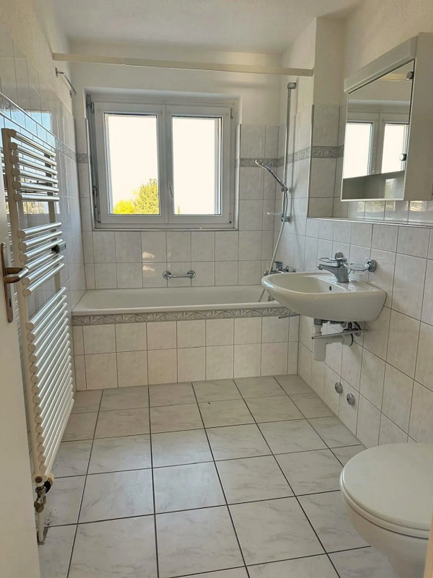 Freshly renovated - bright and well-kept apartment - Photo 3 of 8