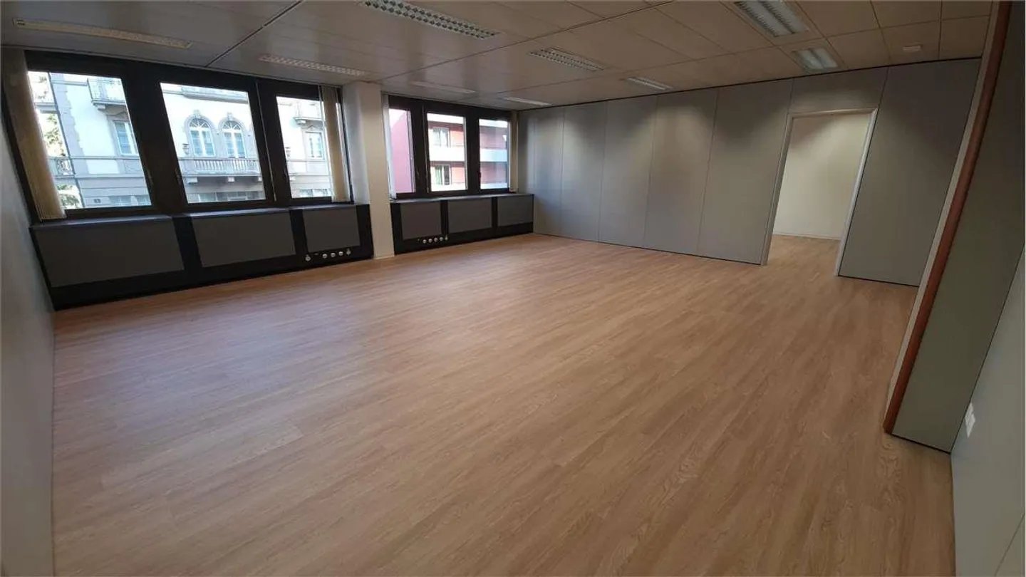 Prestigebüro mit 3 Räumen nur wenige Schritte vom Ufer in Paradiso - Foto 3 von 3