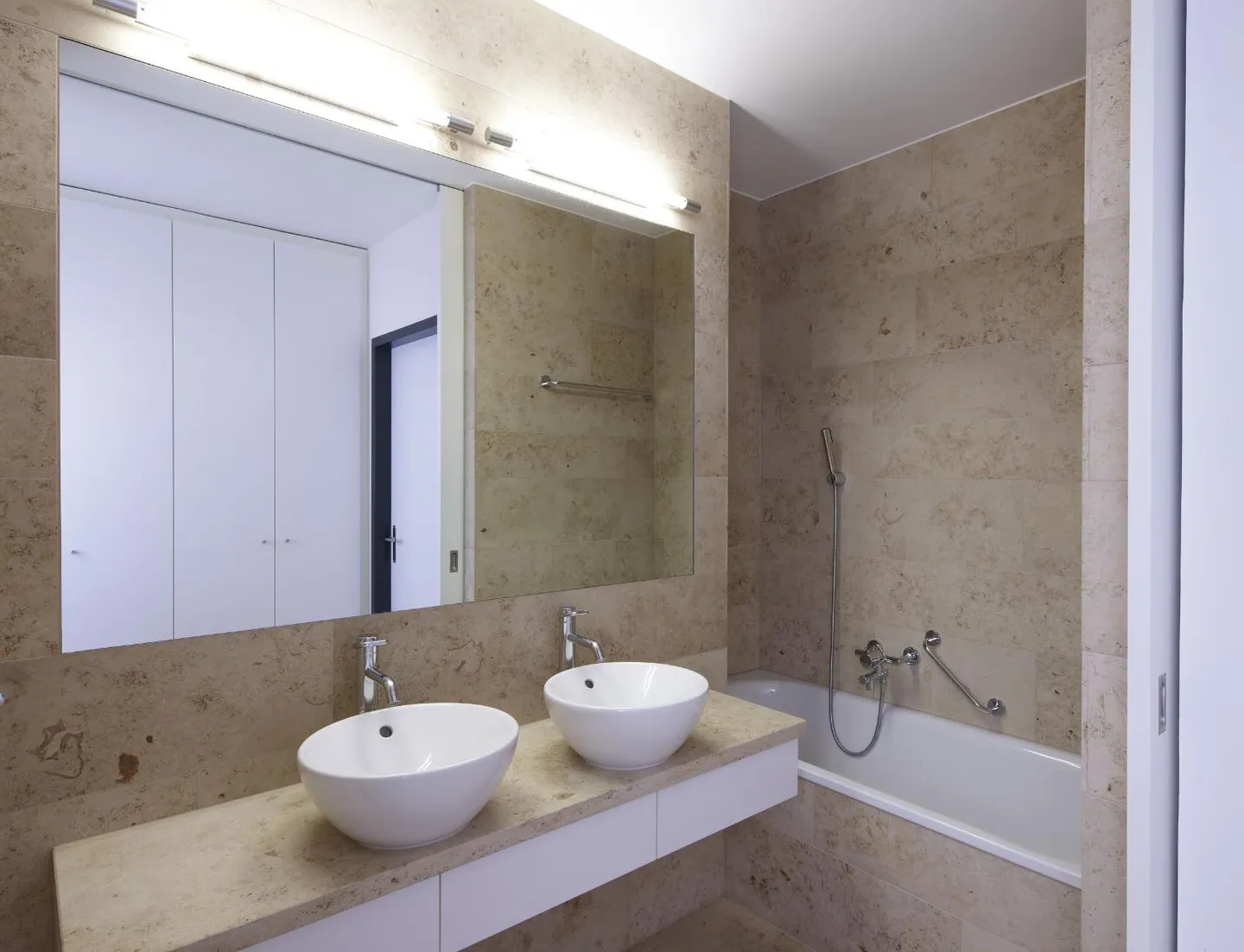 Helle Eckwohnung mit Lift - Foto 4 von 5