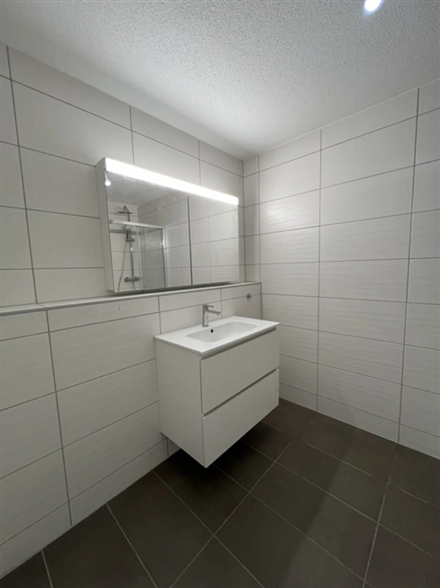 For Sale - Beautiful Bright 3.5 Room Apartment of 75 m² on the 2nd Floor - Photo 8 of 14