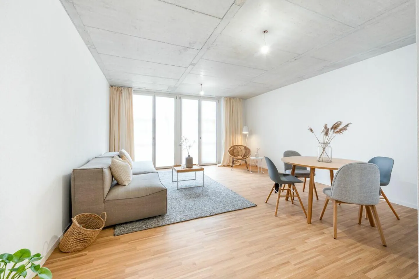 Appartement loft unique avec fenêtre en arc et terrasse sur le toit - Photo 7 sur 10