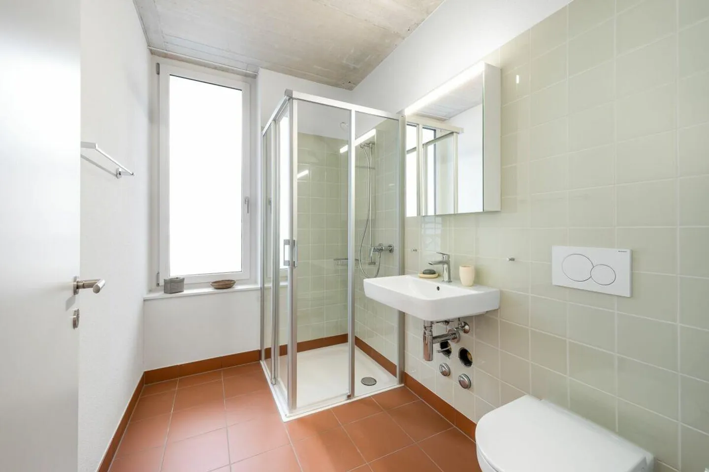 Appartement loft unique avec fenêtre en arc et terrasse sur le toit - Photo 8 sur 10