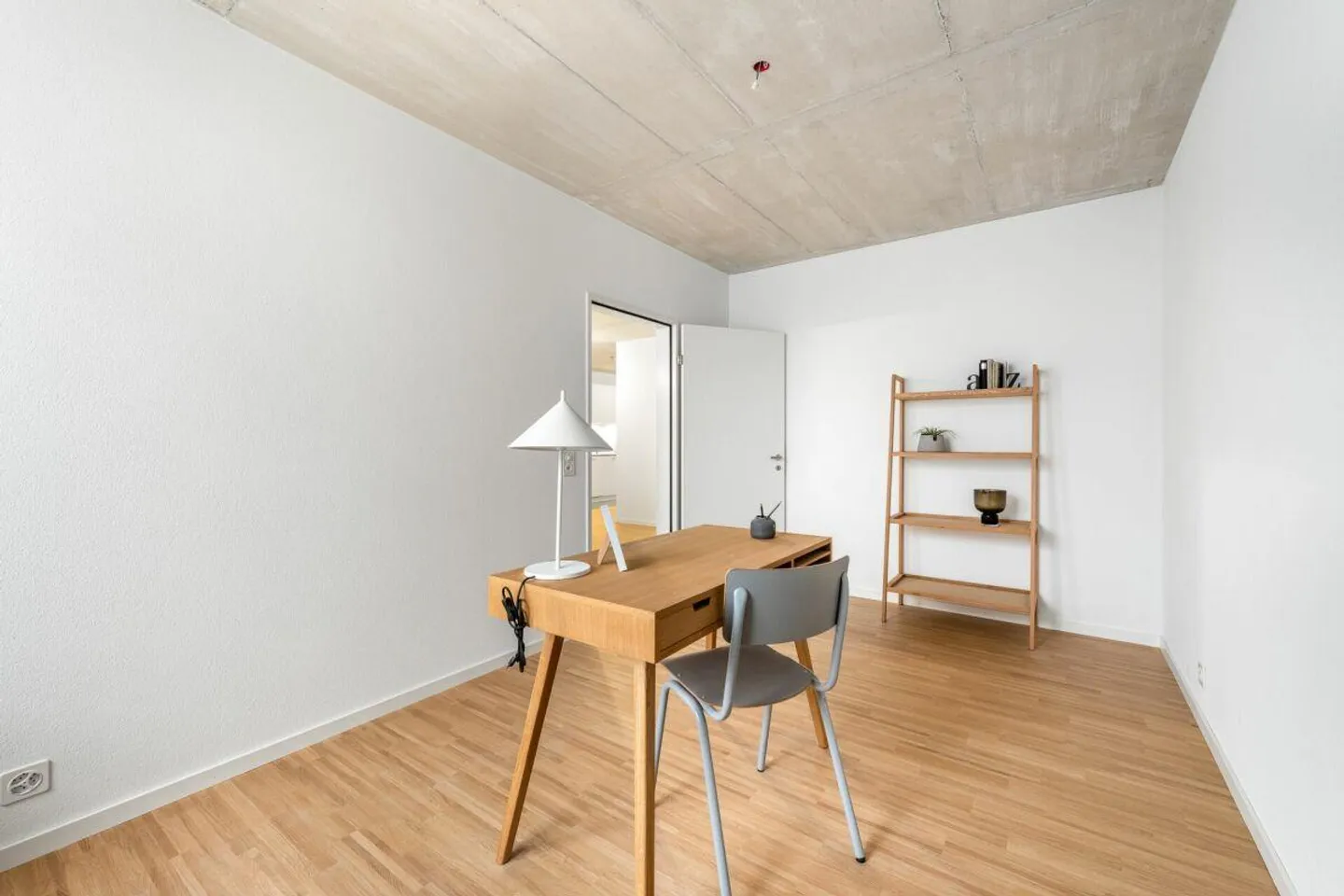 Appartement loft unique avec fenêtre en arc et terrasse sur le toit - Photo 9 sur 10