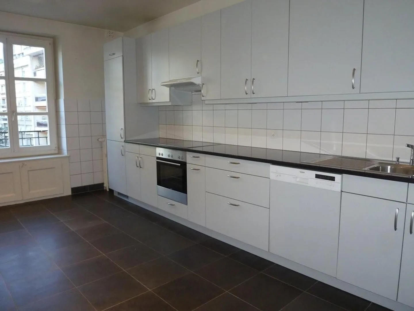 Charmilles 17 - close to transport and shops - Photo 3 of 11