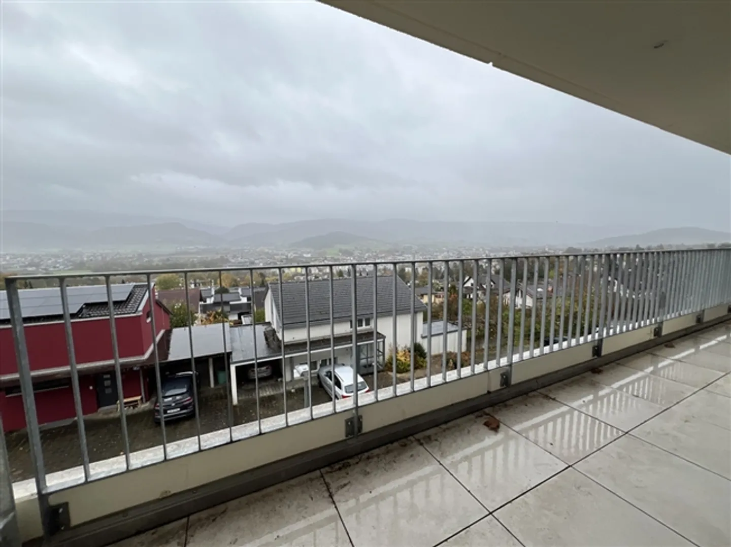 For Sale - Beautiful Bright 3.5 Room Apartment of 75 m² on the 2nd Floor - Photo 12 of 14