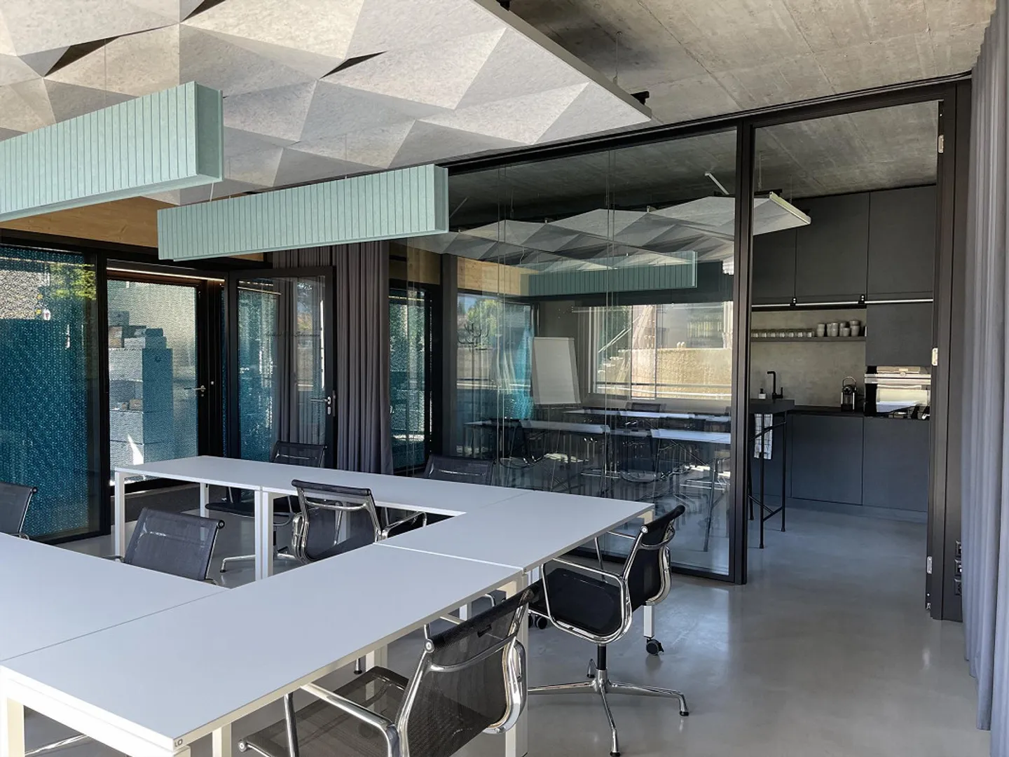 Office in a central prime location in Cham - Photo 3 of 9