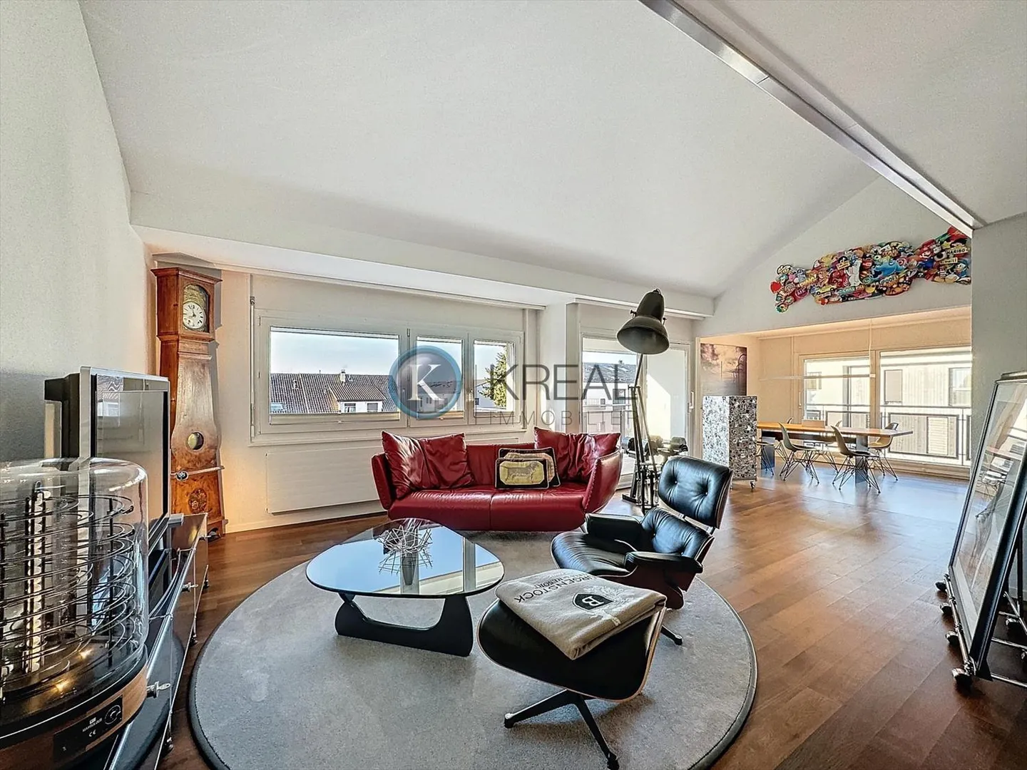 Magnifico duplex di 5,5 stanze ristrutturato con gusto: spazio e luce sono garantiti! - Foto 1 di 9