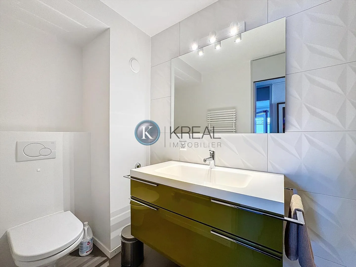 Magnifico duplex di 5,5 stanze ristrutturato con gusto: spazio e luce sono garantiti! - Foto 5 di 9