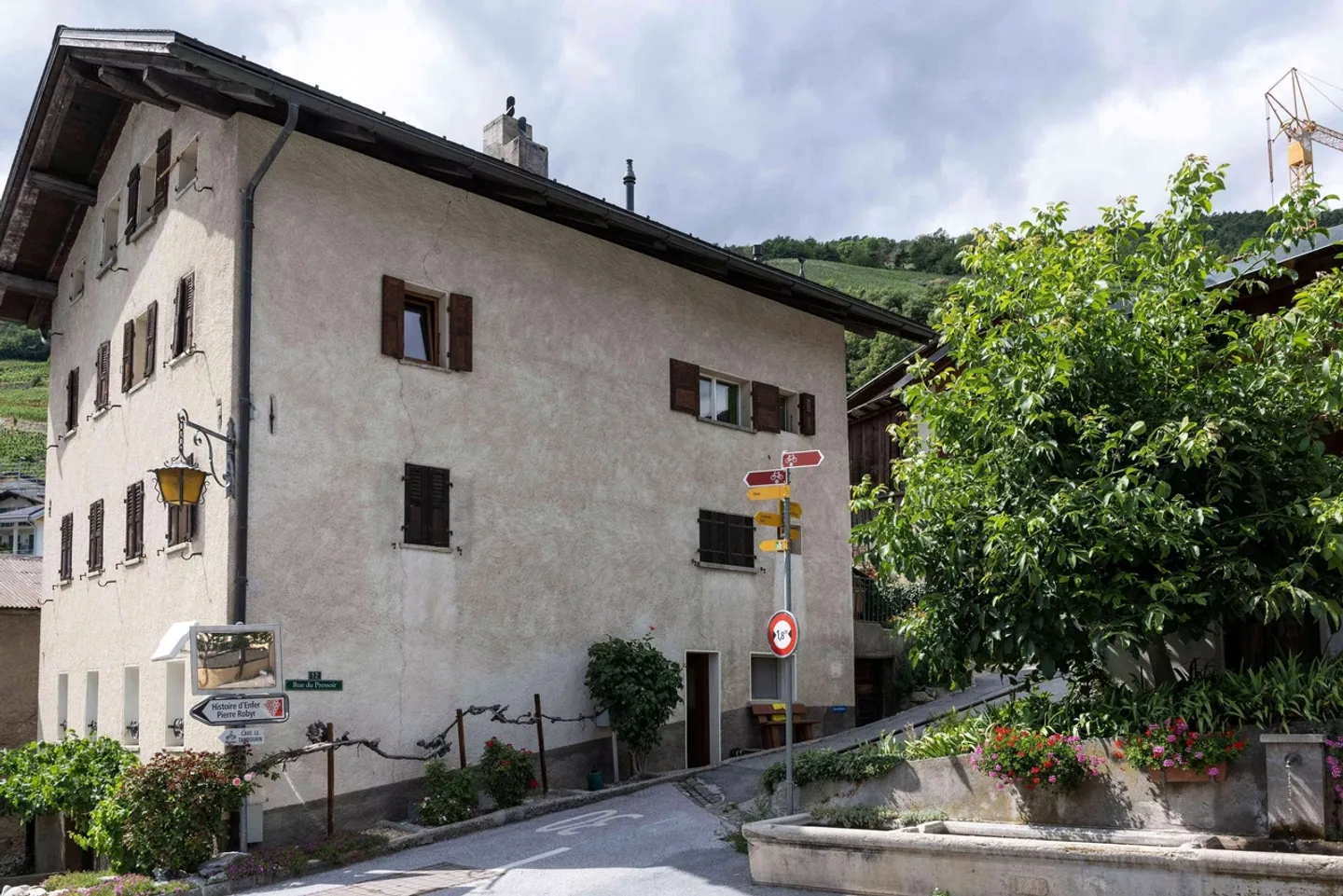 Charming 3.5 Apartment in Corin, Crans-Montana - Photo 11 of 12