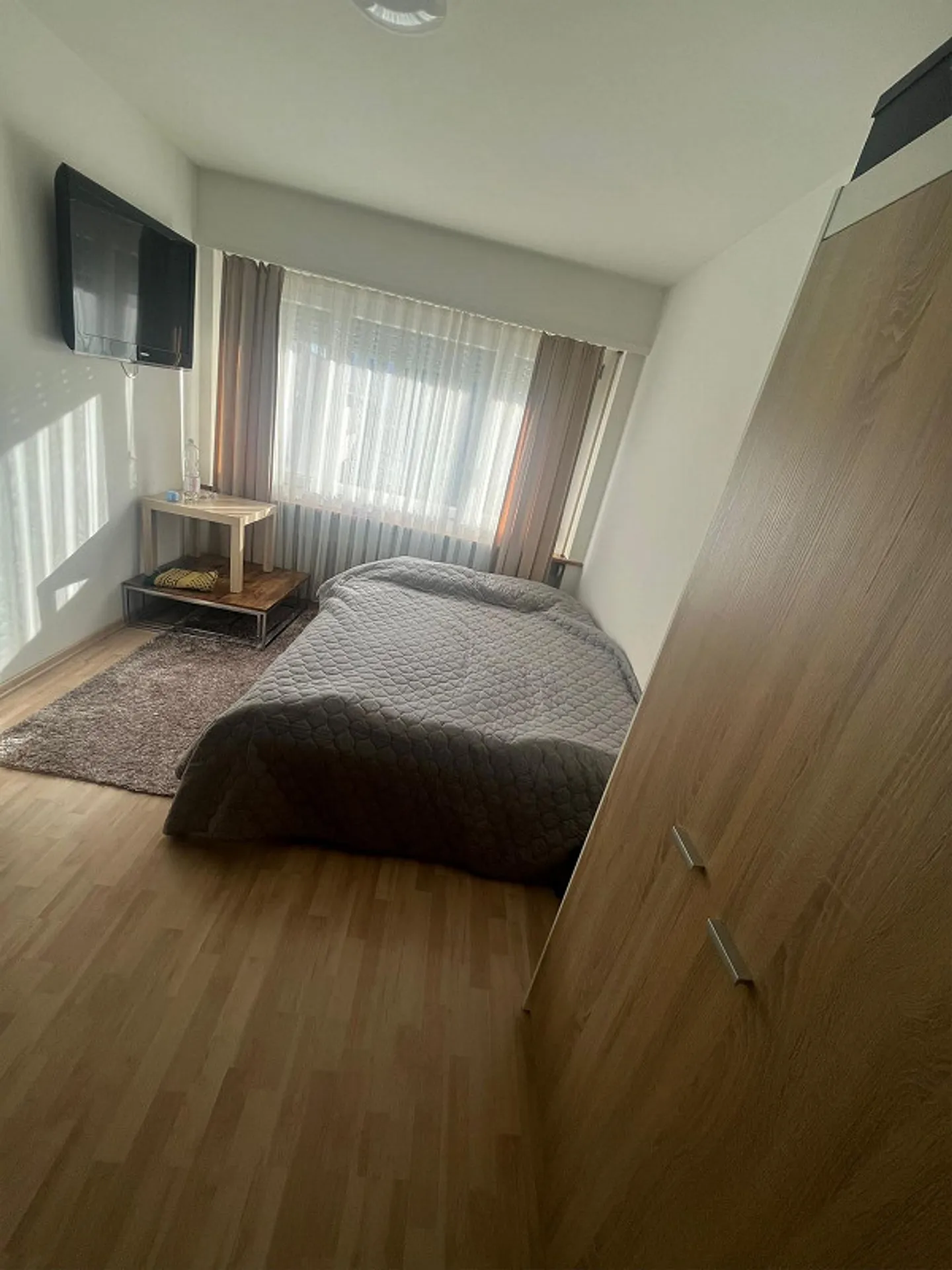 Very bright spacious 3.5 room apartment - Photo 7 of 8