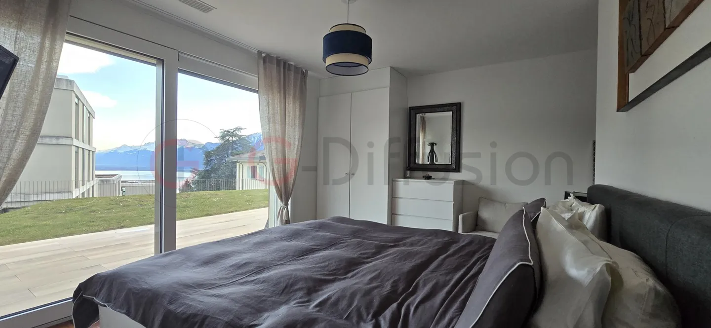 Luxury 3.5 room furnished flat - Appartement 3.5 pcs meublé de standing - Photo 2 sur 13