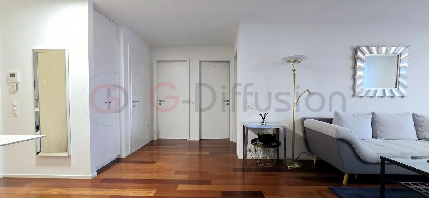 Luxury 3.5 room furnished flat - Appartement 3.5 pcs meublé de standing - Photo 8 sur 13