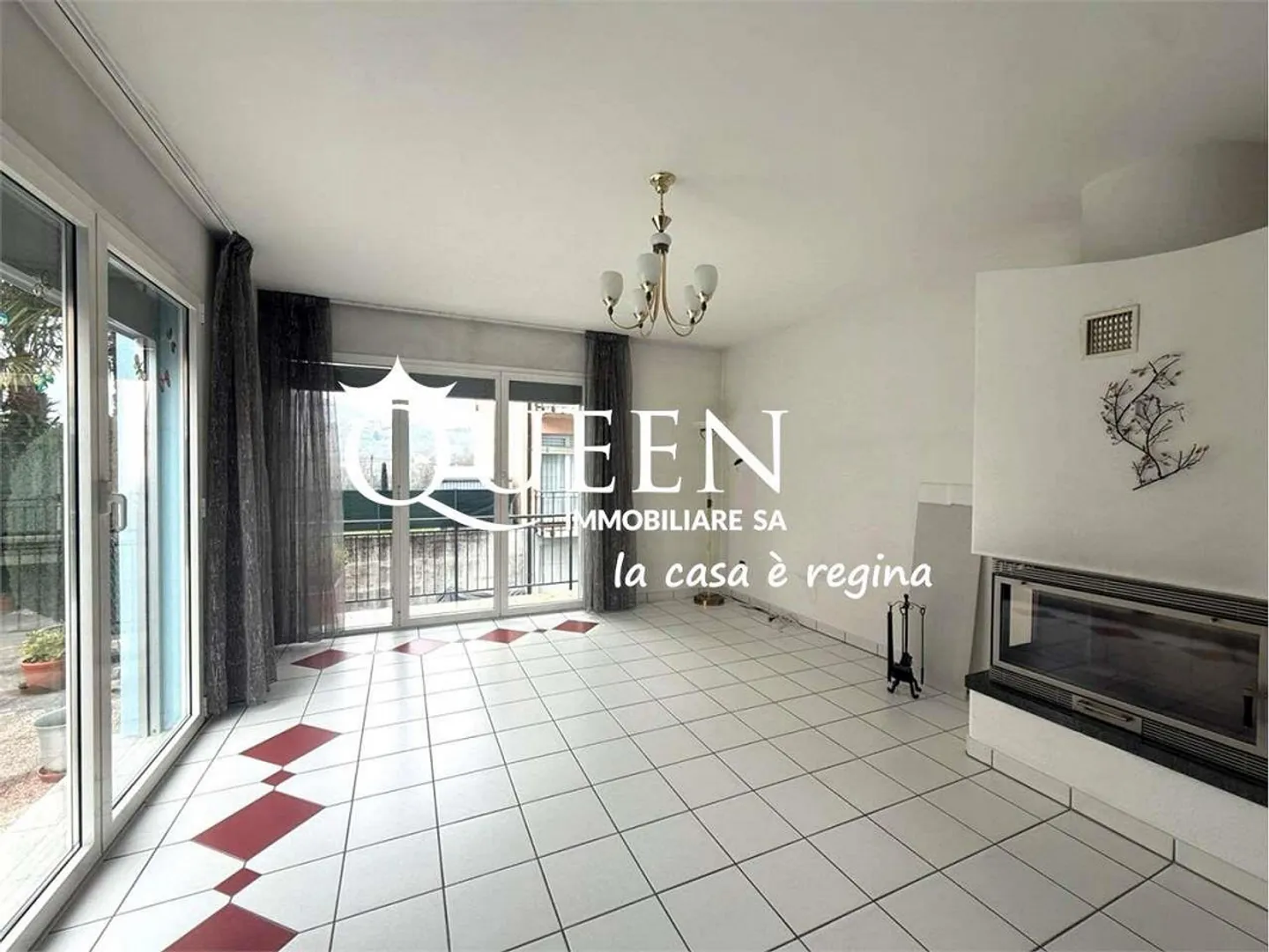 Chiasso-Seseglio: Einfamilienhaus mit 5.5 Zimmern, Pool und Garten - Foto 3 von 13