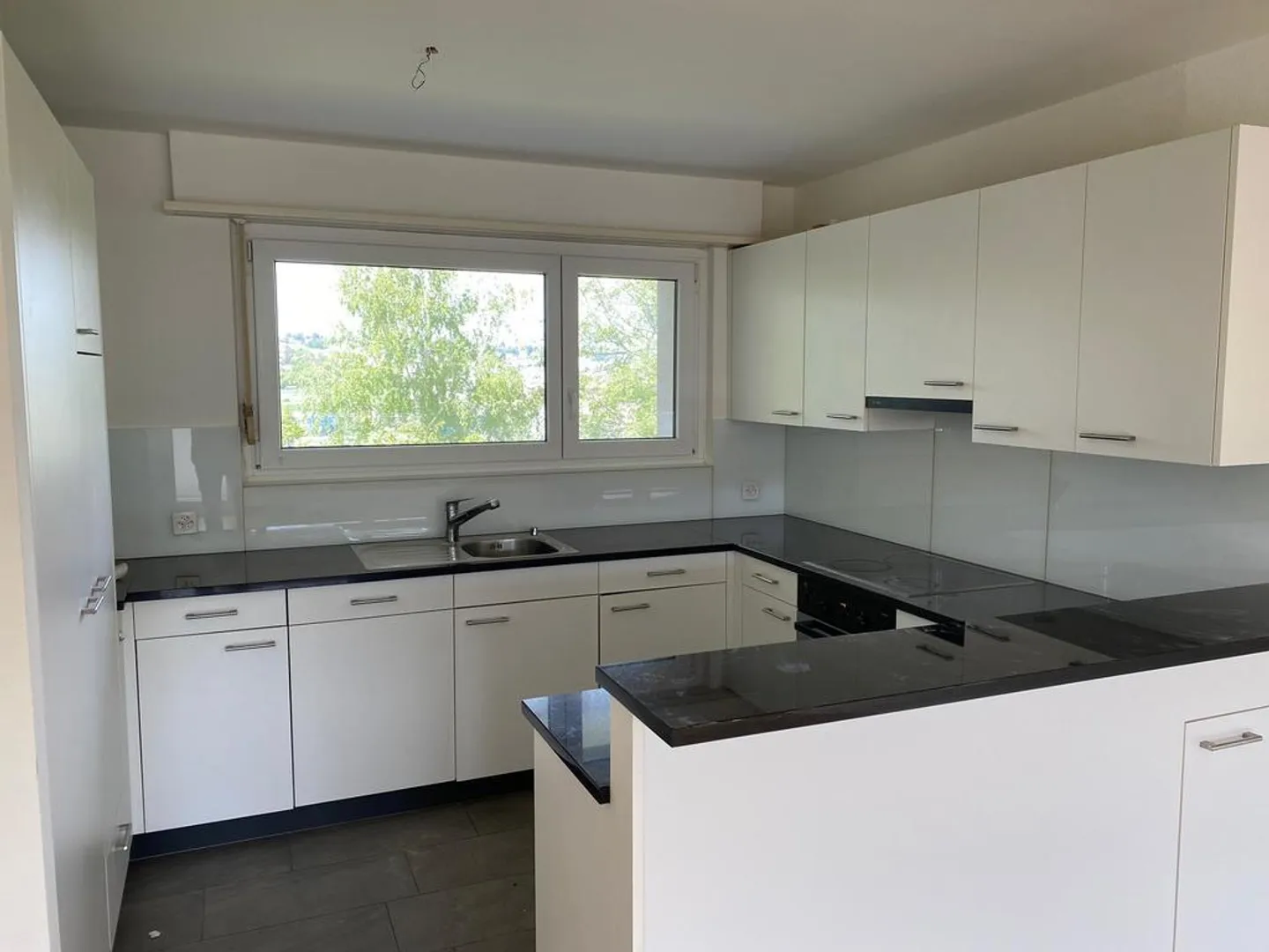 Appartement lumineux et moderne dans un emplacement calme et central - Photo 2 sur 7