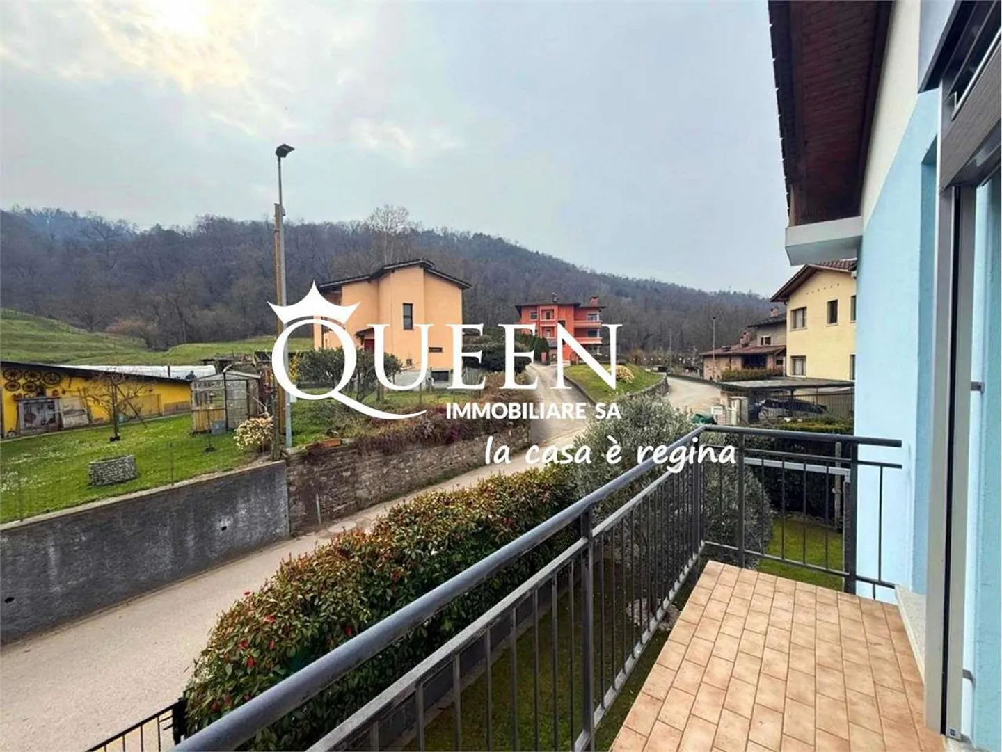 Chiasso-Seseglio: Einfamilienhaus mit 5.5 Zimmern, Pool und Garten - Foto 10 von 13