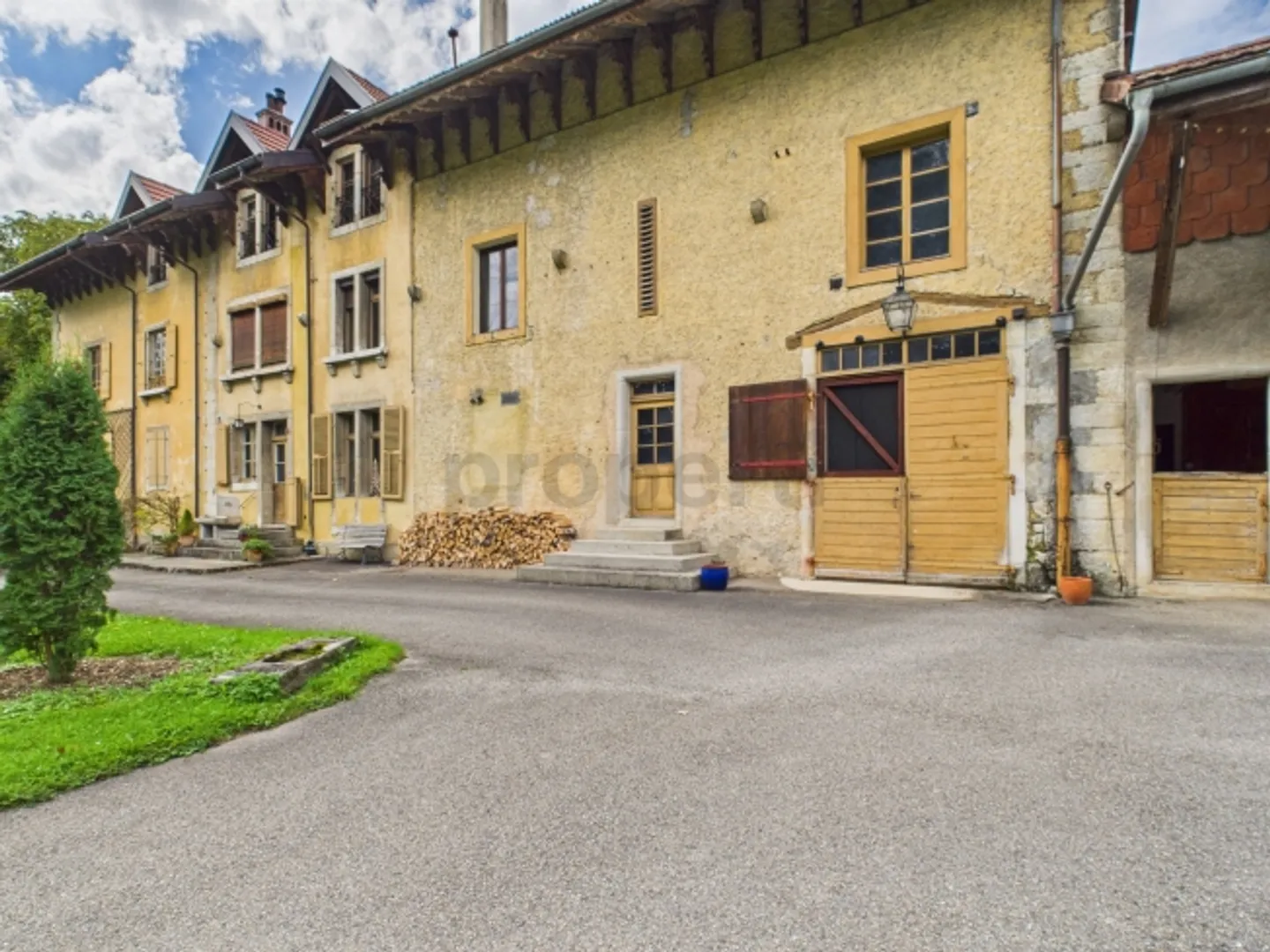 Proprietà affascinante e spaziosa nel cuore di Val-de-Travers - Foto 1 di 10