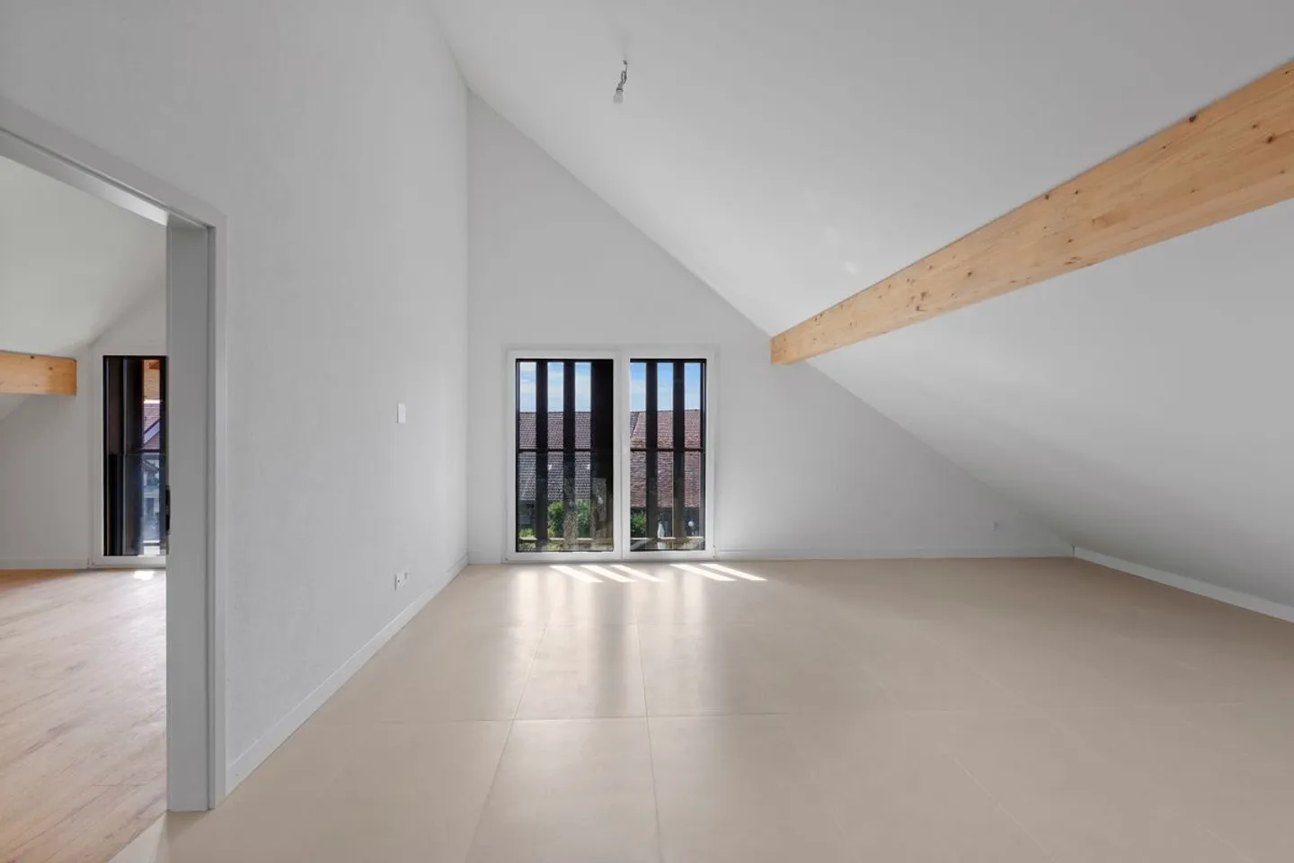 Eleganza di un tempo e comfort moderno per questo appartamento di 4,5 stanze in un edificio protetto - Foto 4 di 13