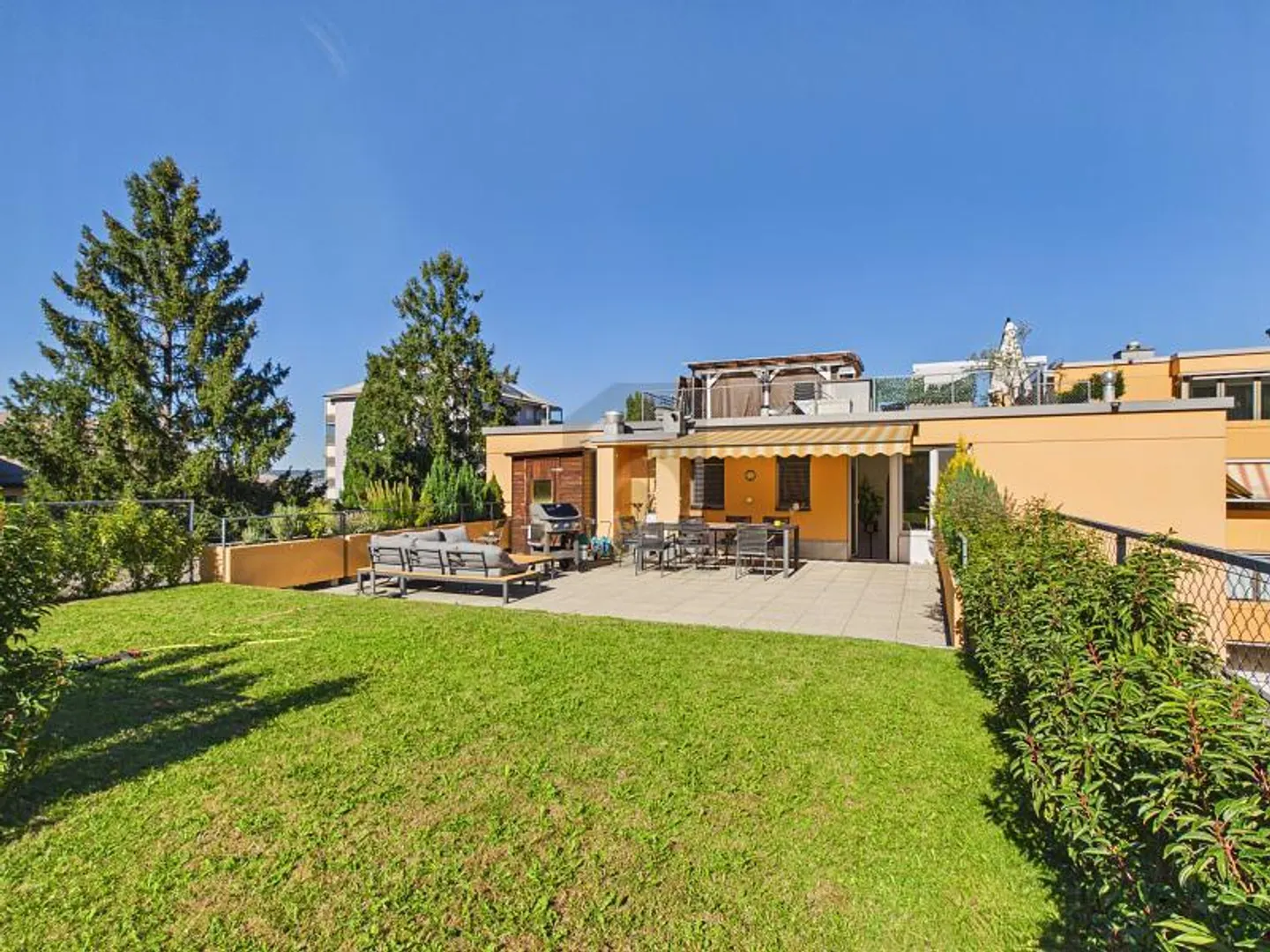 MODERNE AVEC GRANDE TERRASSE ET CHEMINÉE - Photo 1 sur 6