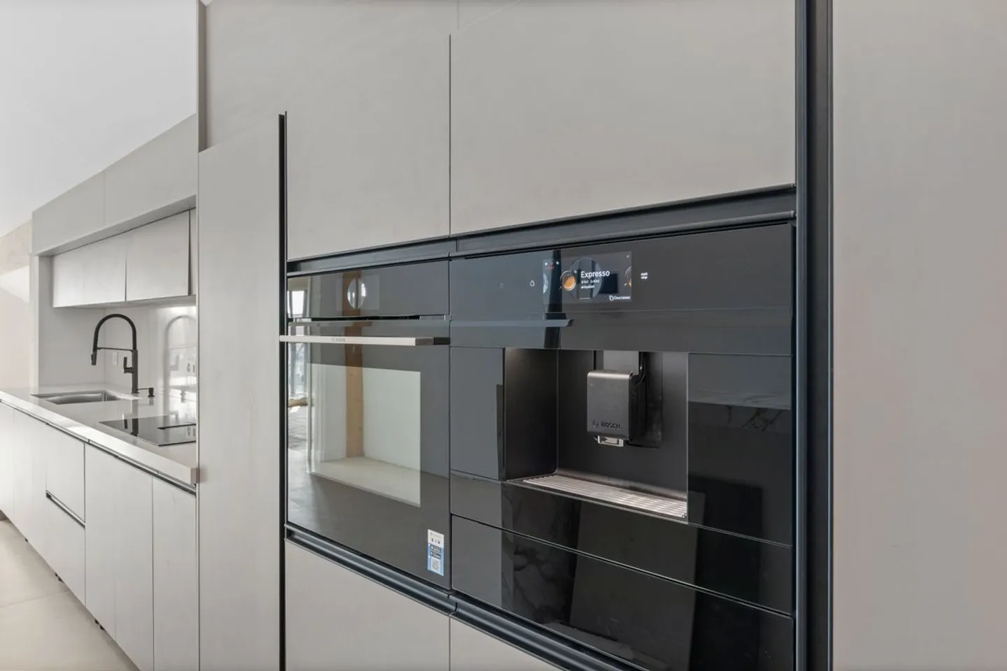 Eleganza di un tempo e comfort moderno per questo appartamento di 4,5 stanze in un edificio protetto - Foto 5 di 13