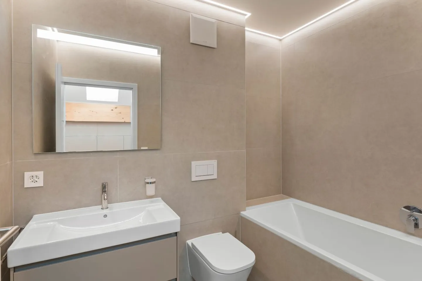 Eleganza di un tempo e comfort moderno per questo appartamento di 4,5 stanze in un edificio protetto - Foto 7 di 13