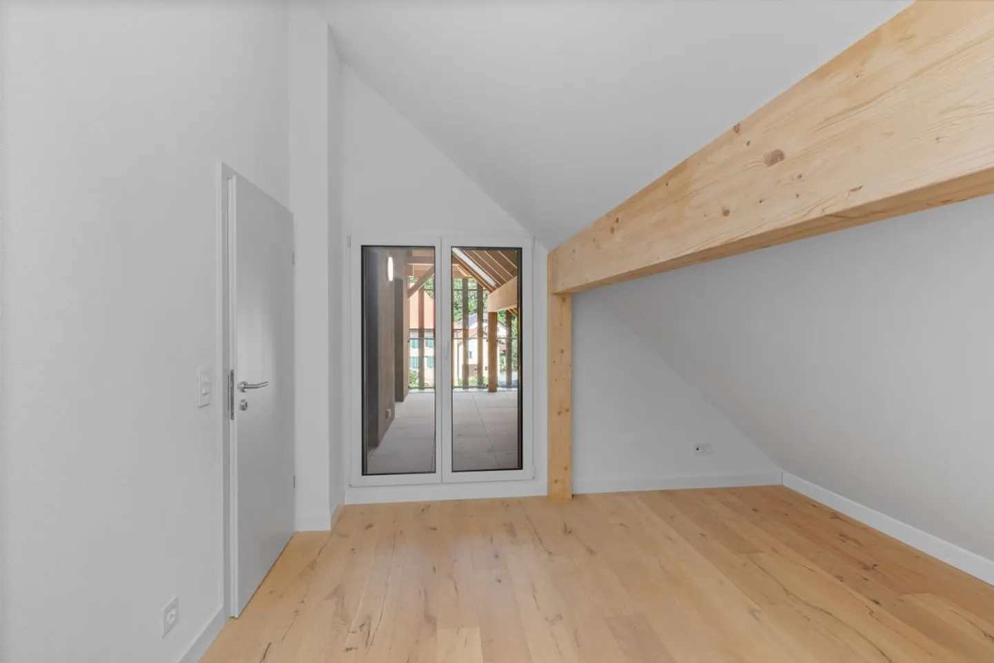 Eleganza di un tempo e comfort moderno per questo appartamento di 4,5 stanze in un edificio protetto - Foto 8 di 13