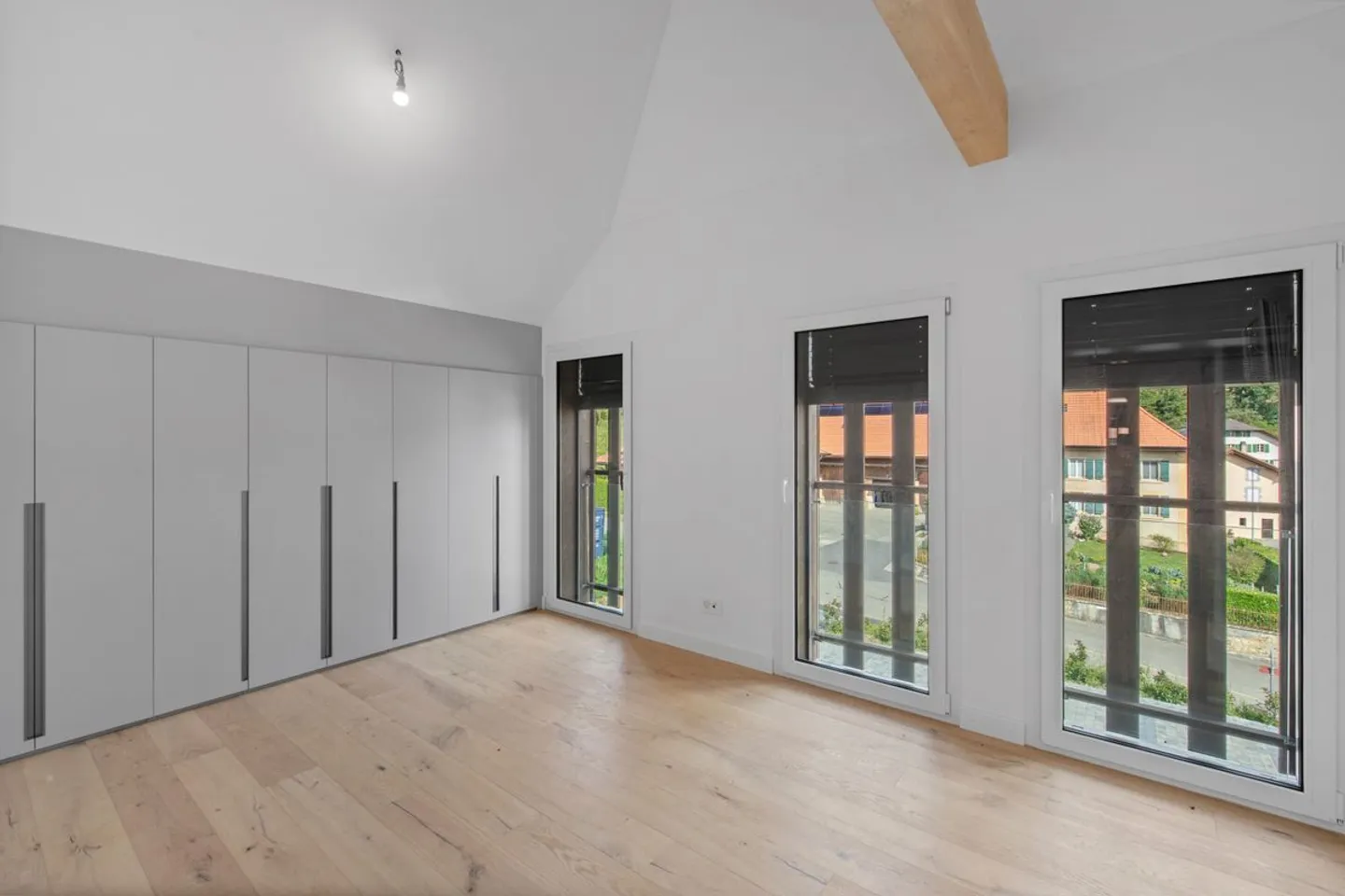 Eleganza di un tempo e comfort moderno per questo appartamento di 4,5 stanze in un edificio protetto - Foto 9 di 13