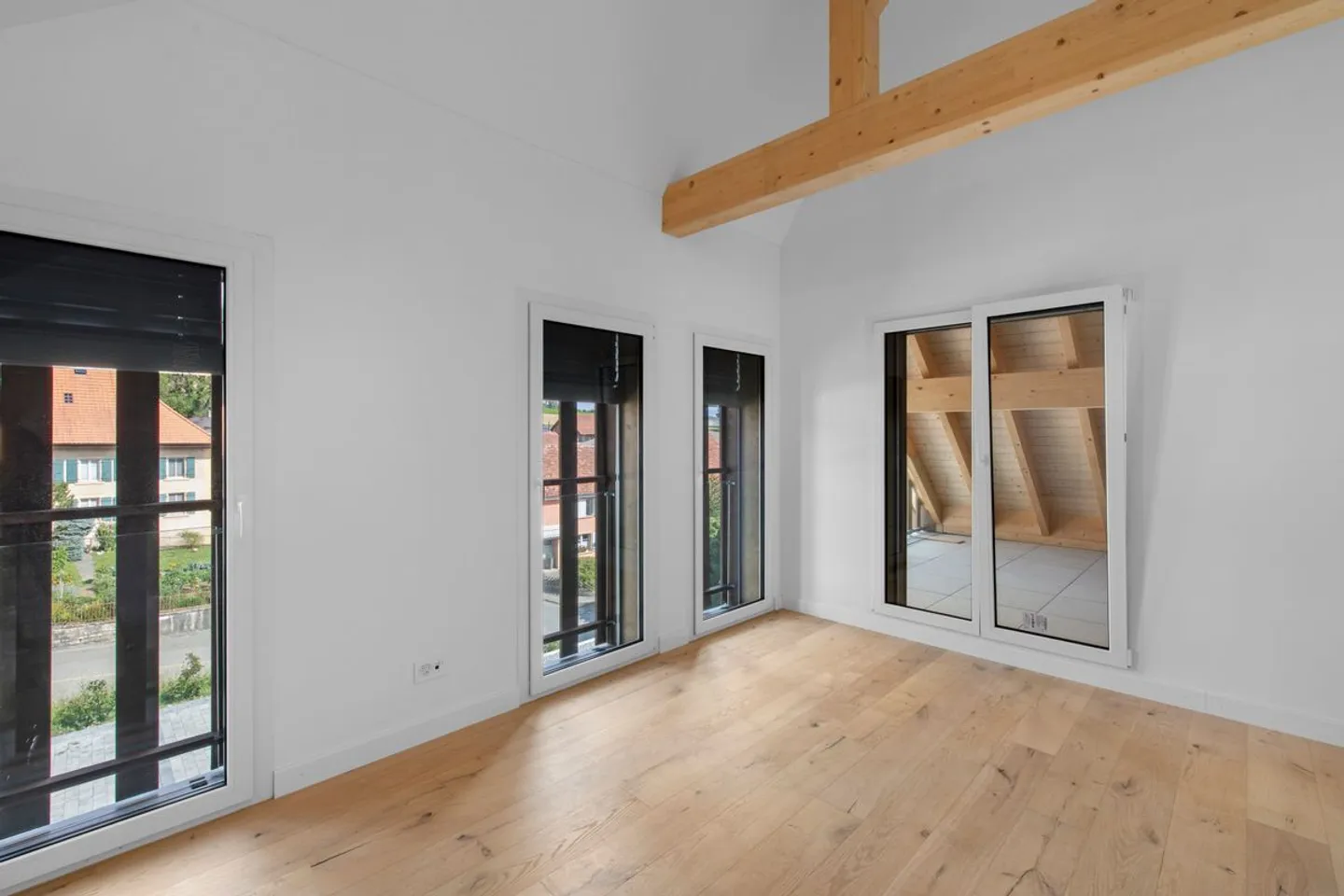 Eleganza di un tempo e comfort moderno per questo appartamento di 4,5 stanze in un edificio protetto - Foto 10 di 13