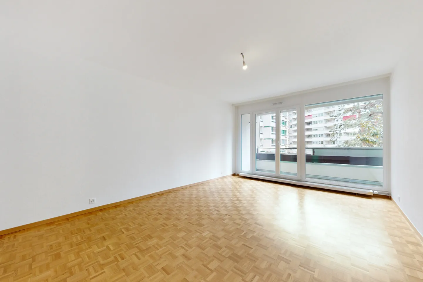 Large 6-room apartment near Cornavin Station - Photo 3 of 7